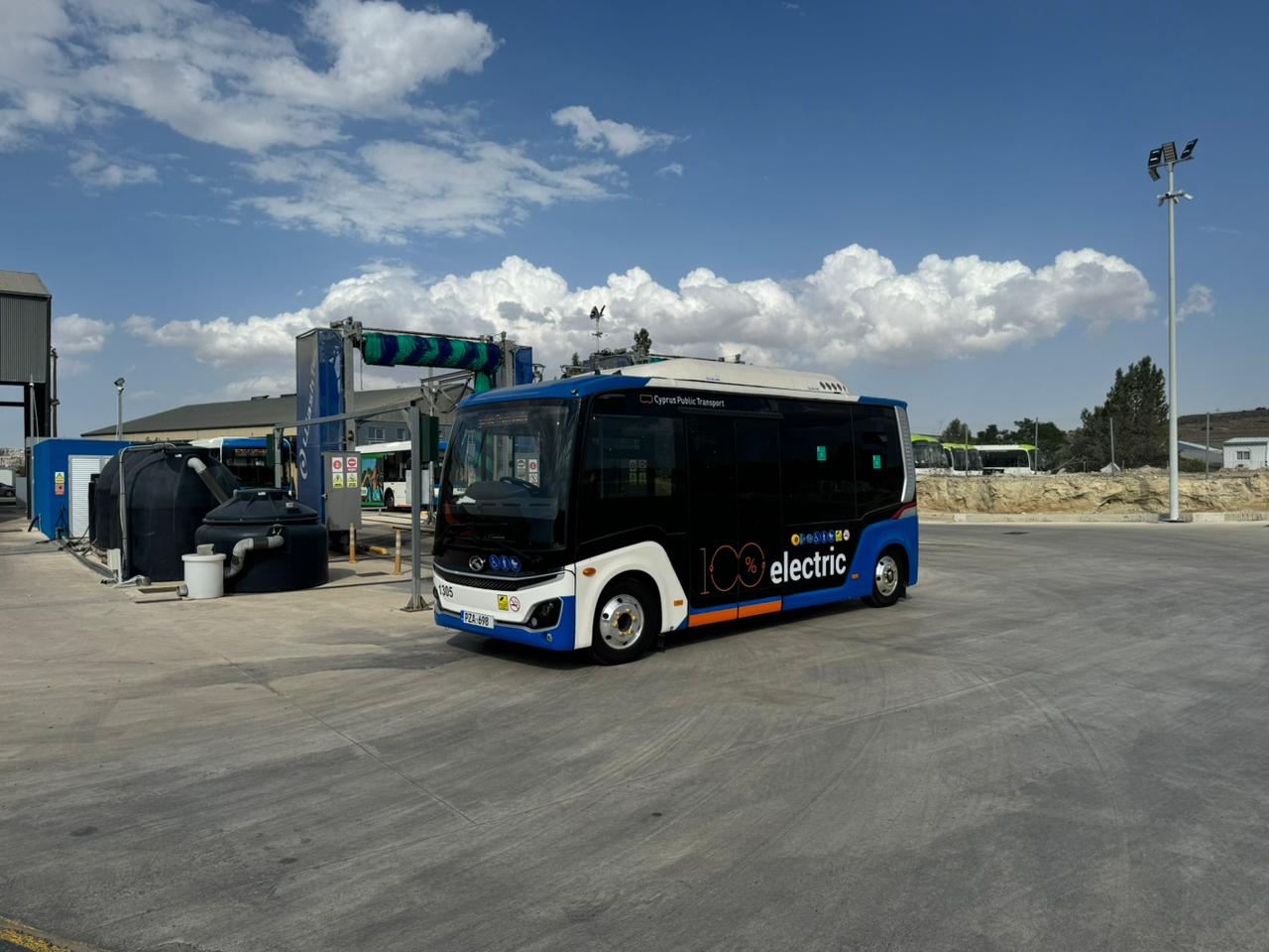 1305 e minibus pic2