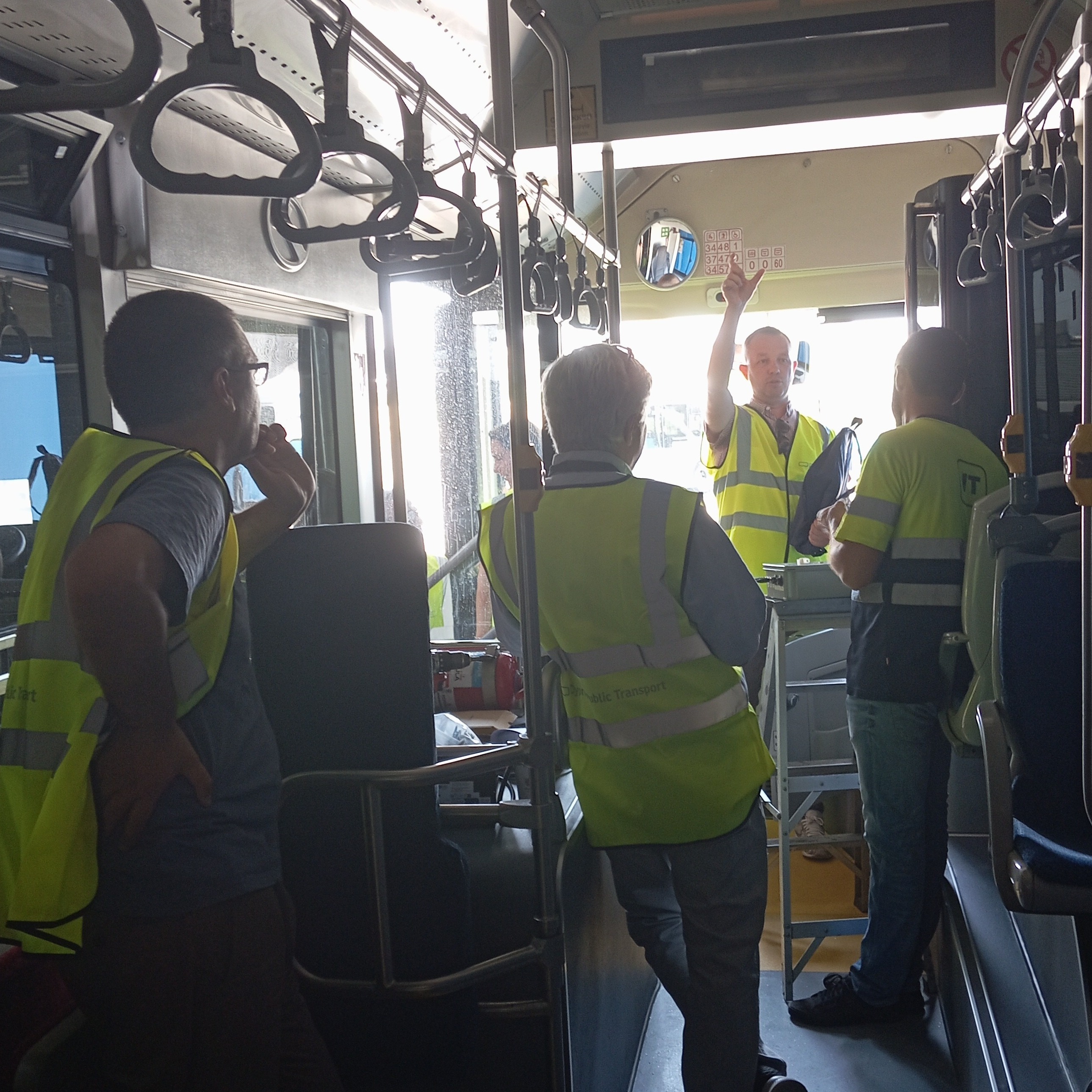 Installation demonstration of PAVE-SCAN equipment on a public transport bus